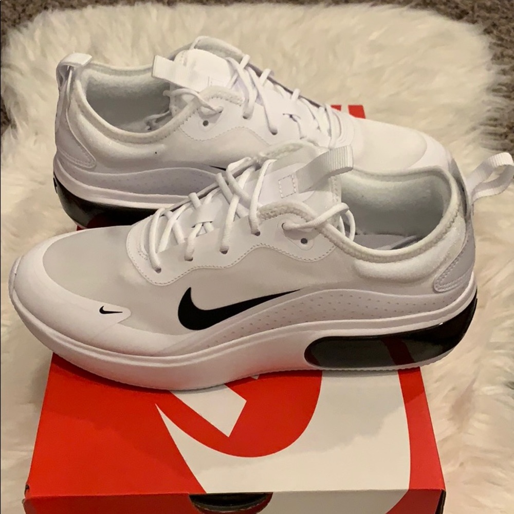 Nike women’s Air Max Dia